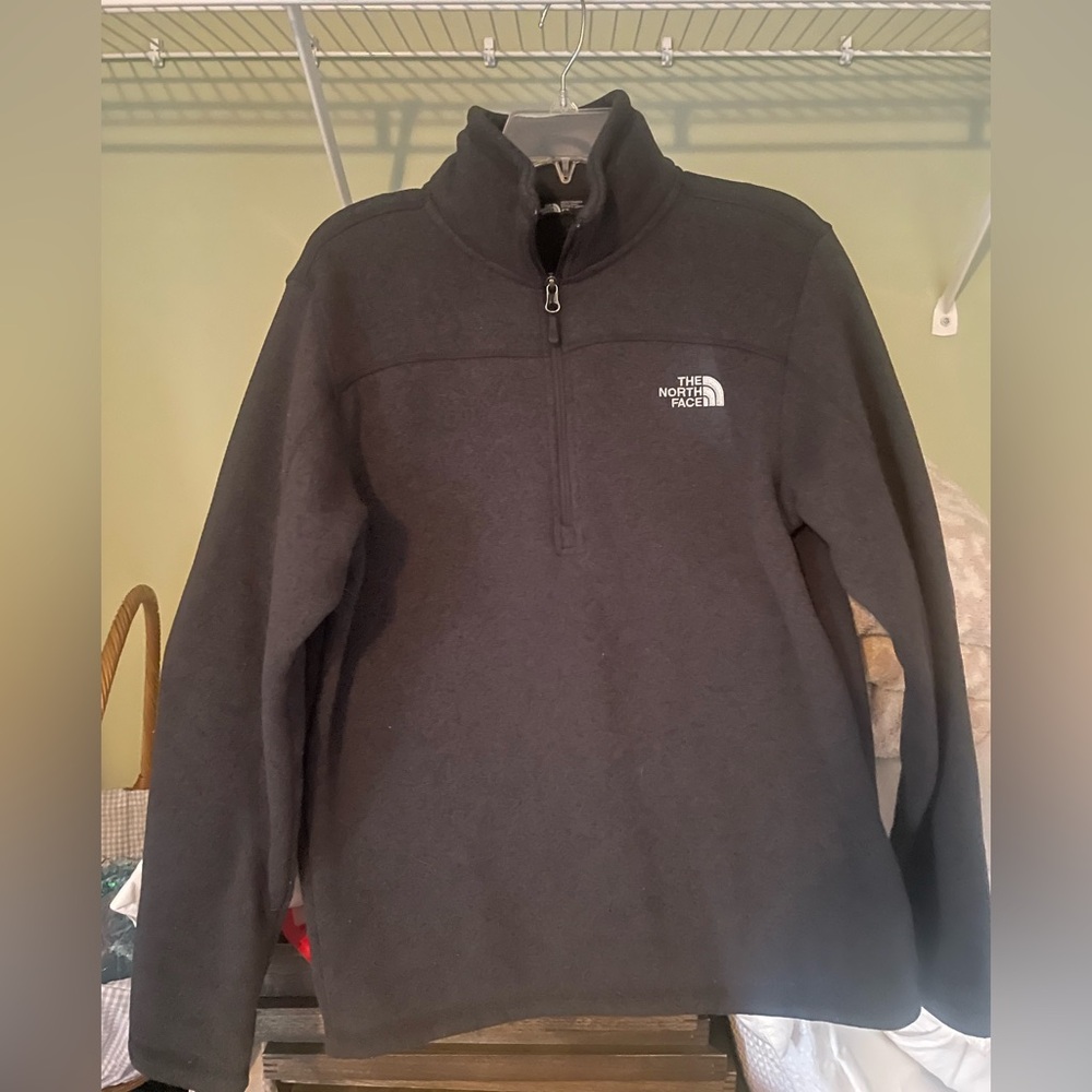 Men's Charcoal 1/2 zip North Face Pullover